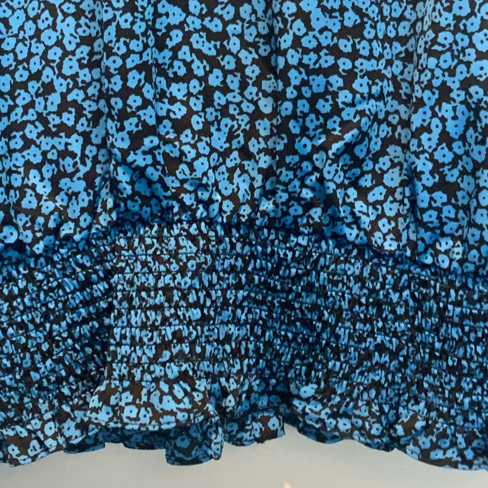 Who What Wear Blue Floral Button-Front Blouse - Picture 6 of 6